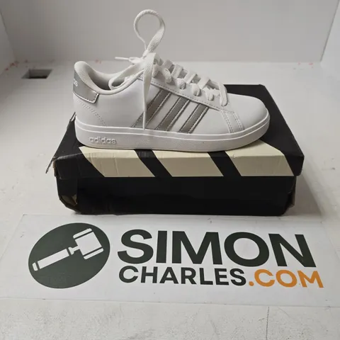BOXED PAIR OF ADIDAS KIDS GRAND COURT 2.0 TRAINERS IN WHITE - UK 2