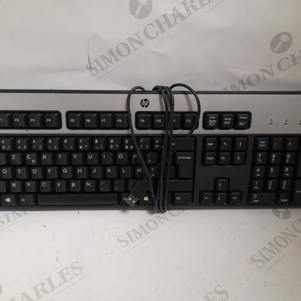 BOX OF APPROXIMATELY 15 ASSORTED KEYBOARDS OF VARYING MODELS TO CONTAIN LOGITECH, HP ETC