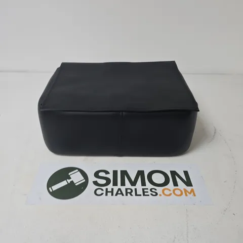 BARBER BOOSTER SEAT IN BLACK