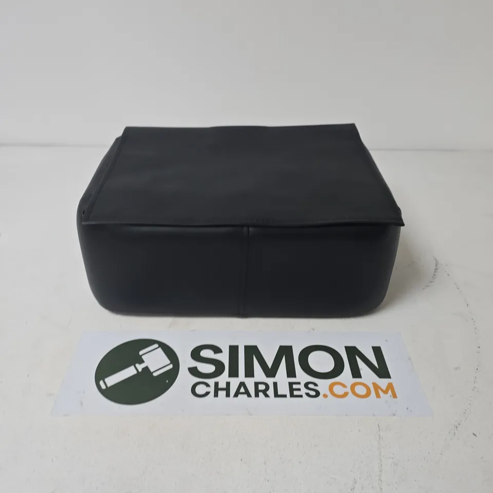 BARBER BOOSTER SEAT IN BLACK