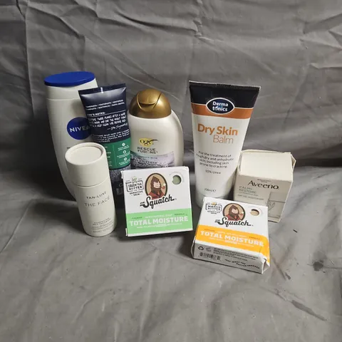 APPROXIMATEY 20 ASSORTED HEALTH AND BEAUTY PRODUCTS TO INCLUDE - TAN-LUXE THE FACE ILLUMINATING SELF-TAN DROPS - AVEENO OAT GEL MOISTURISER - DR SQUATCH SOAP - ETC