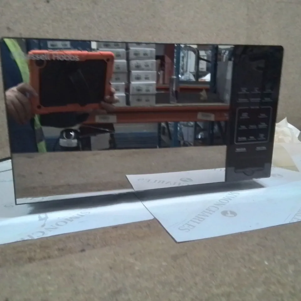 BOXED RUSSELL HOBBS MICROWAVE 