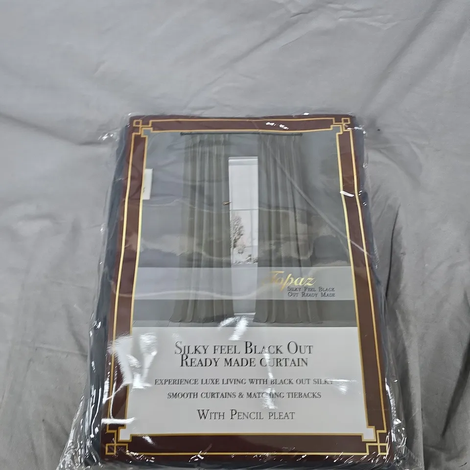 BOX OF APPROX 10 TOPAZ SILKY FEEL BLACK OUT READY MADE CURTAIN PANEL 