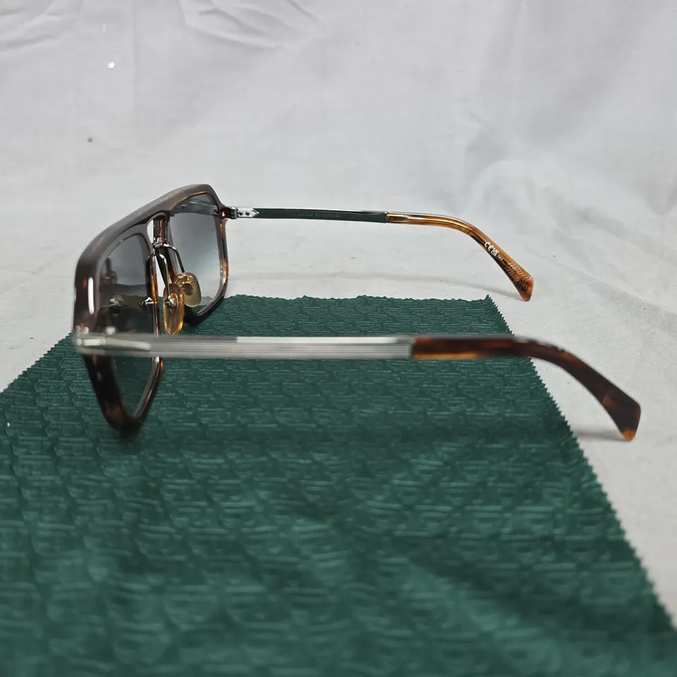 DAVID BECKHAM EYEWEAR SUNGLASSES – TORTOISESHELL FRAME