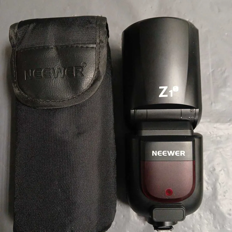 NEEWER Z1S ROUND HEAD CAMERA FLASH IN CARRY CASE