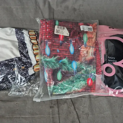 APPROXIMATELY 25 ASSORTED CLOTHING AND FASHION PRODUCTS IN VARIOUS STYLES AND SIZES - COLLECTION ONLY