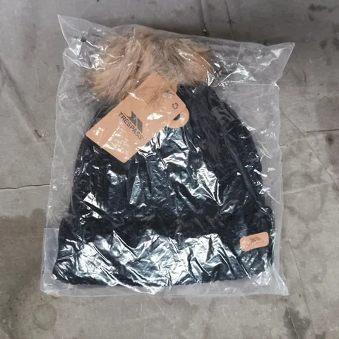 BAGGED TRESPASS BEANIE HAT IN BLACK ONE SIZE