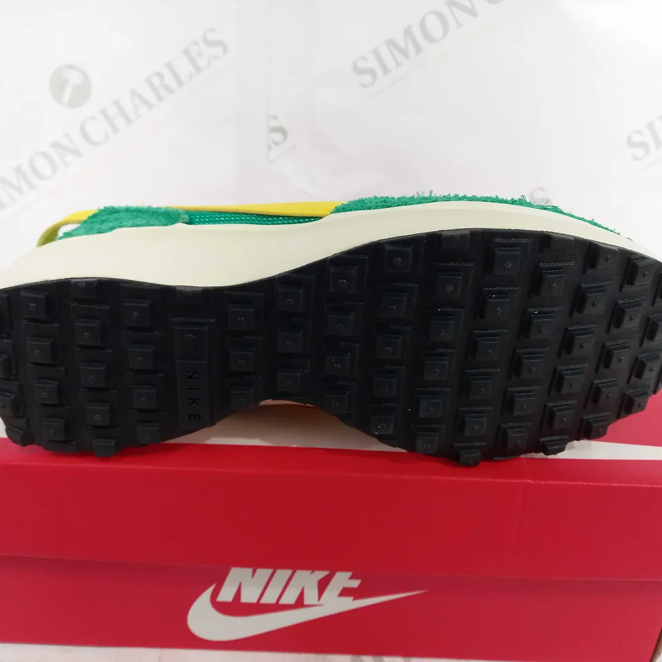 BOXED PAIR OF NIKE WAFFLE DEBUT VINTAGE WOMEN'S SHOES - GREEN - UK 3.5