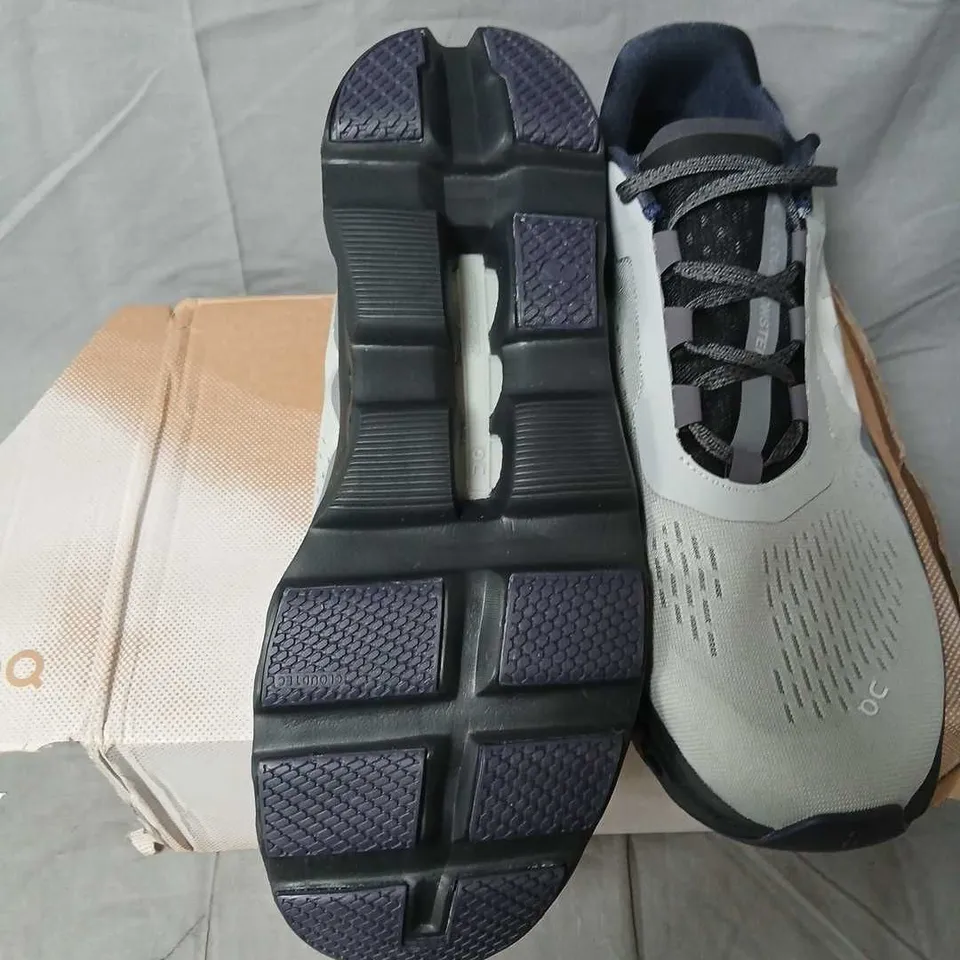 ON RUNNING CLOUD SHOES – MEN'S GREY/WHITE, US 11 (EU45 / UK10.5)