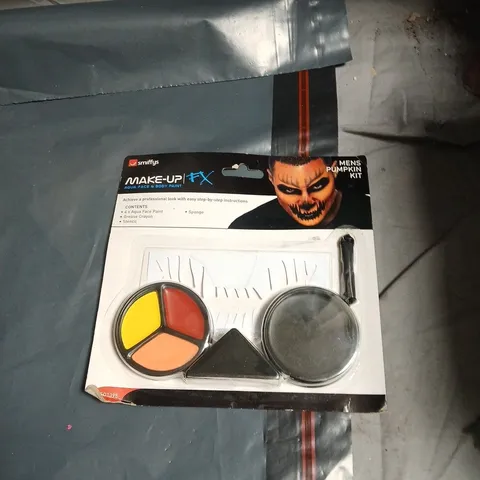 APPROXIMATELY 14 ASSORTED ITEMS INCLUDING MAKE UP FX , GOLDEN EGGS SPEAKER AND MINNIE MOUSE PENCIL CASE 