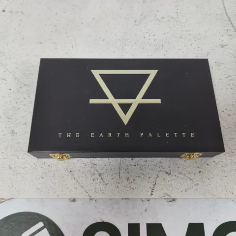 CHARLIE BETTY BEAUTY THE EARTH PALETTE EYESHADOW PALETTE