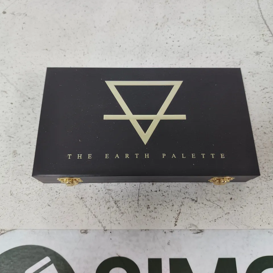 CHARLIE BETTY BEAUTY THE EARTH PALETTE EYESHADOW PALETTE