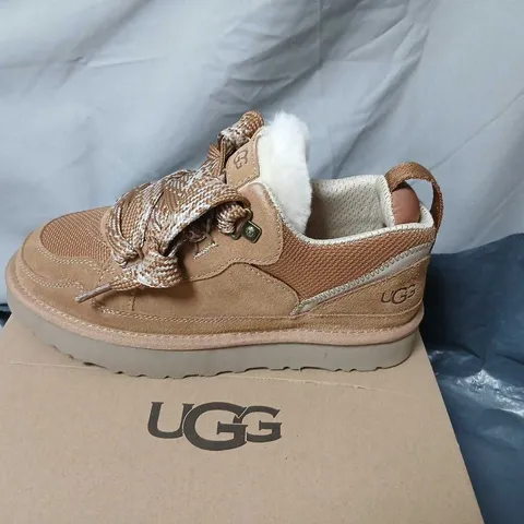 UGG WILLOWMEL KIDS SHOES – UK 6 (US 8), TAN SUEDE WITH SHEARLING LINING