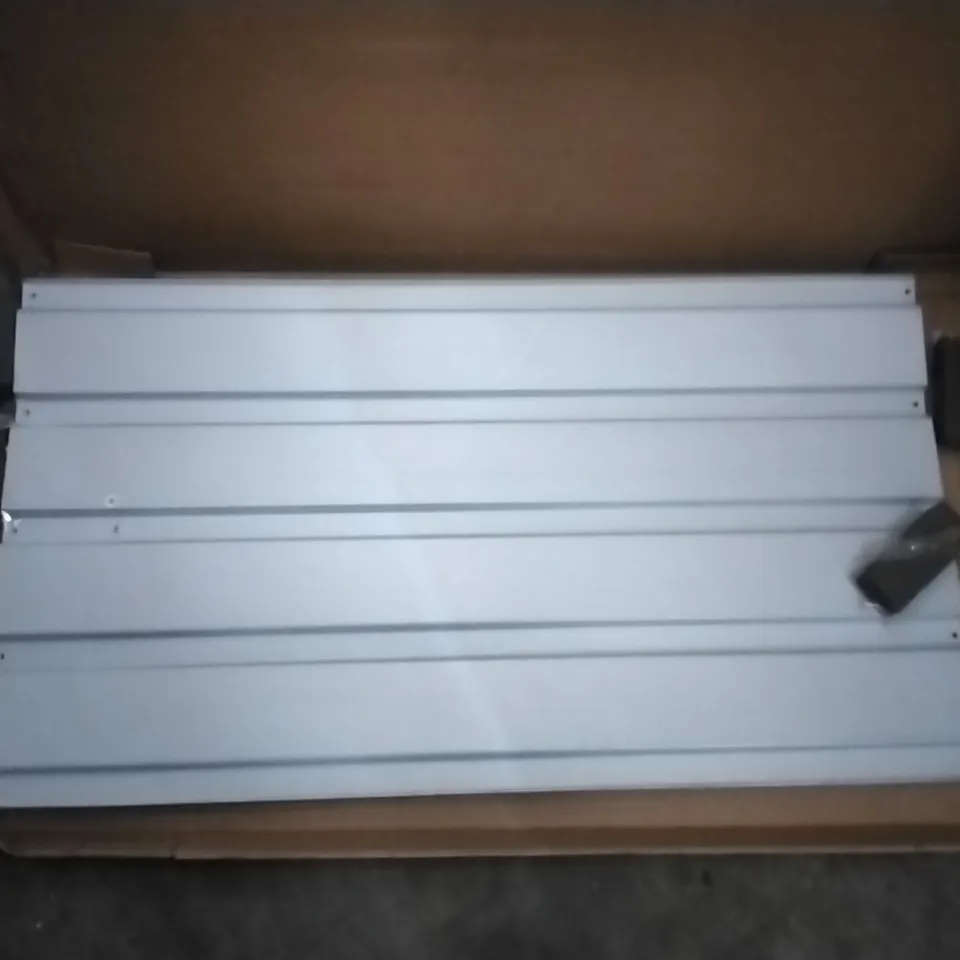 BOXED METAL PLANTER BOX (1 BOX)