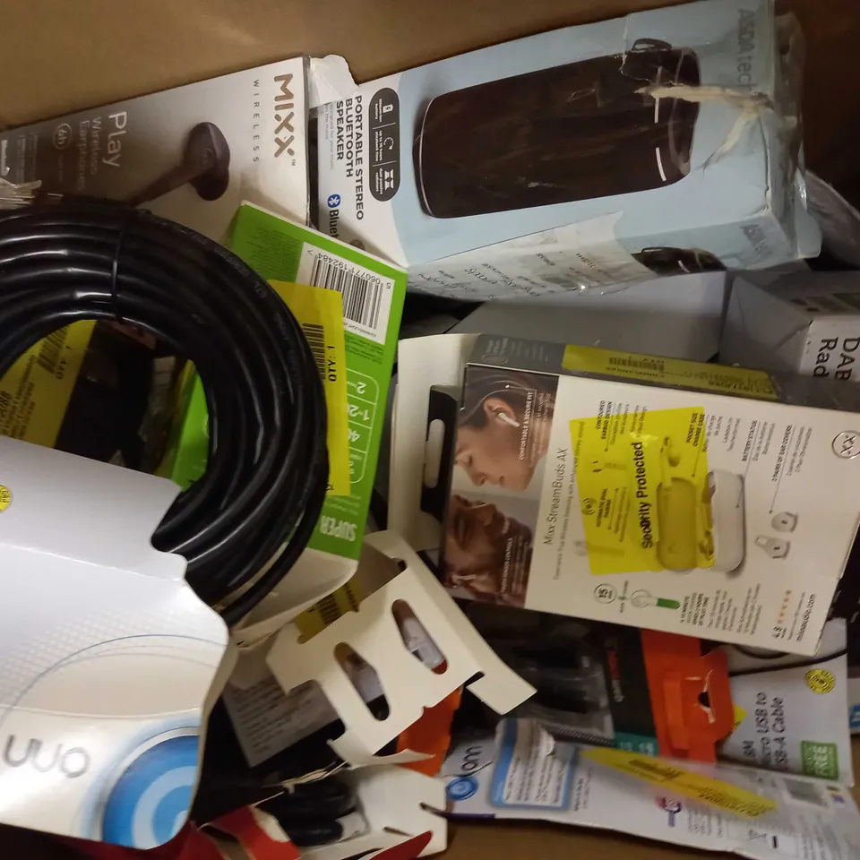 BOX OF APPROXIMATELY 20 ASSORTED ELECTRICAL ITEMS TO INCLUDE ONN LANDLINE PHONE, BLACKWEB POWER BANK, MIXX RX1 WIRELESS HEADPHONES, ETC