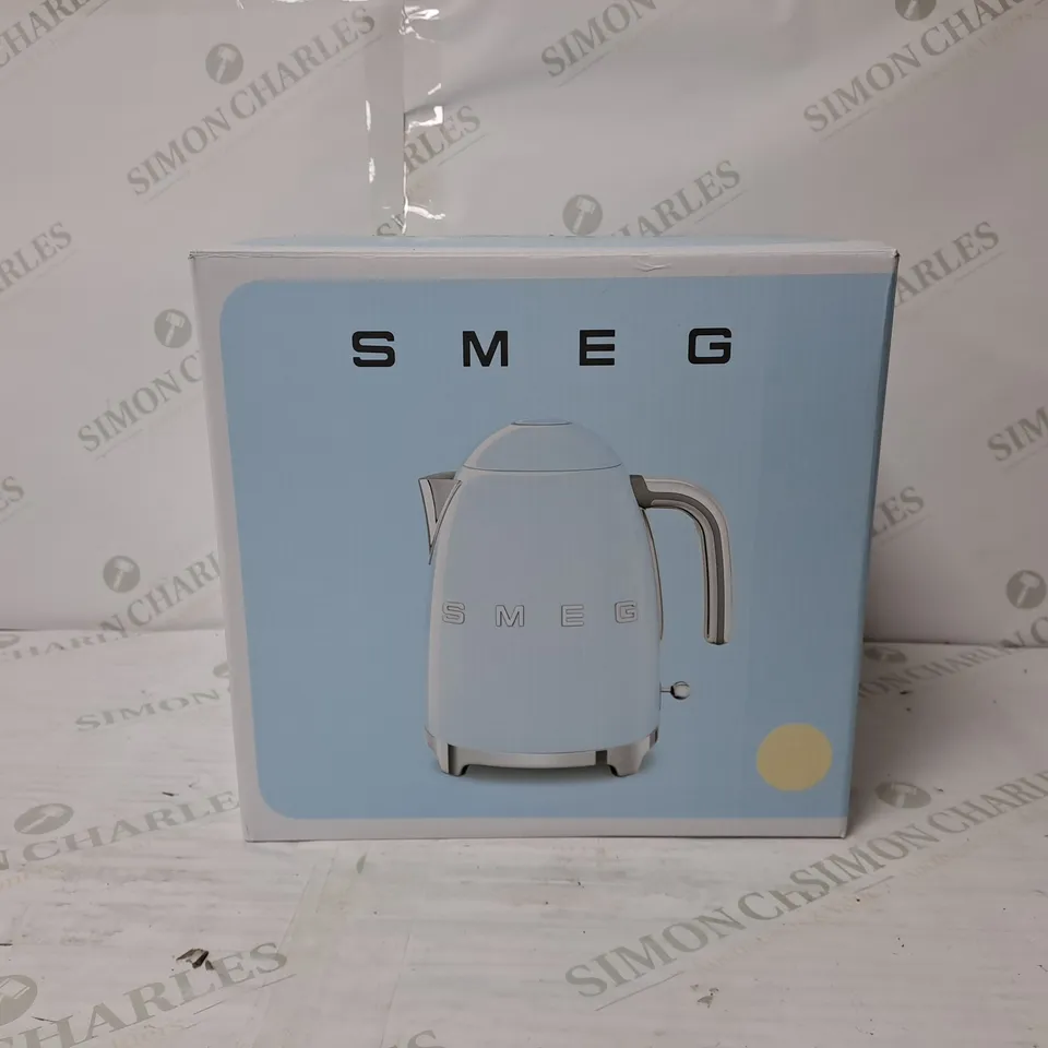 BOXED SMEG KETTLE IN CREAM  RRP £149