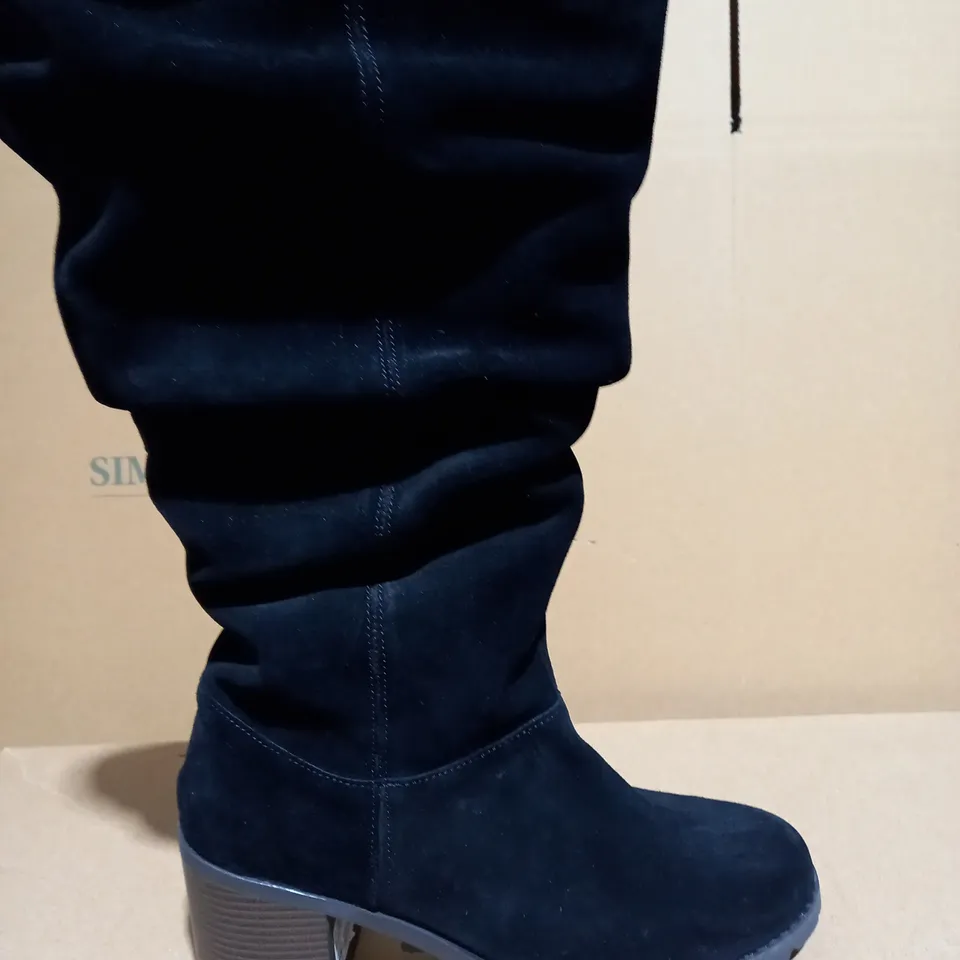 CLARKS CLARKWELL RISE BLACK SDE WOMENS BOOTS - SIZE 8