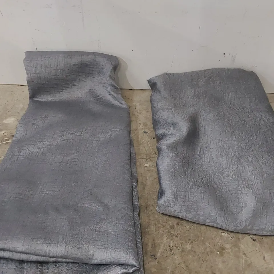 BAGGED BILLER EYELET THERMAL LIGHT REDUCING CURTAINS GREY // PAIR OF 2 // (1 ITEM)