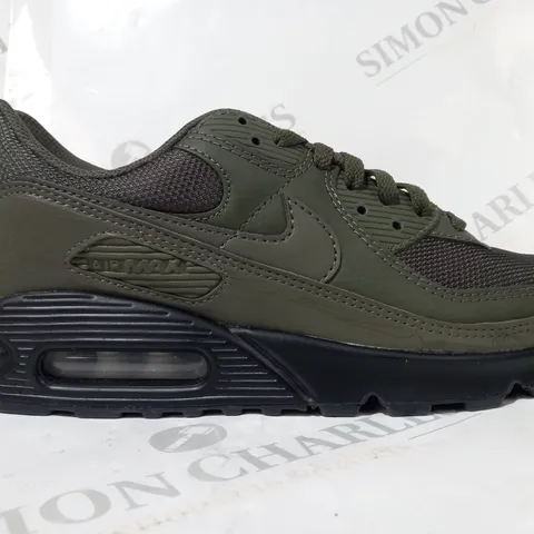 BOXED PAIR OF NIKE AIR MAX SHOES IN SAGE GREEN UK SIZE 9