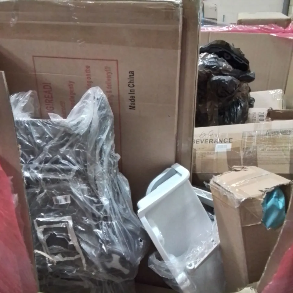 PALLET OF ASSORTED HOUSEHOLD ITEMS AND CONSUMER PRODUCTS TO INCLUDE; STROLLER, BABY PLAYPEN, BOXED FURNITURE ETC 