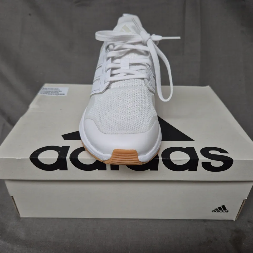 BOXED PAIR OF ADIDAS RAPIDSPORT KID'S SHOES IN WHITE UK SIZE 1.5