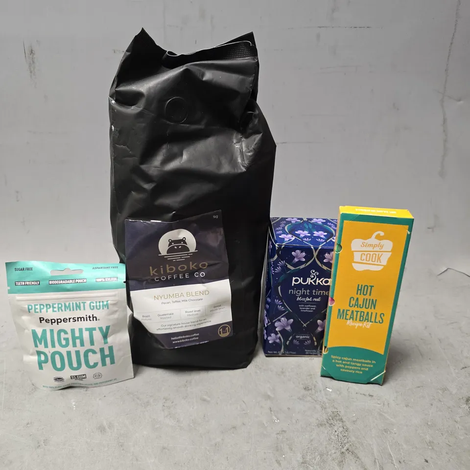 APPROXIMATELY 9 ASSORTED FOOD ITEMS TO INCLUDE - MIGHTY POUCH CHEWING GUM , SIMPLY COOK HOT CAJUN MEATBALLS ETC