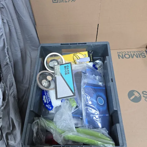 TOTE OF APPROXIMATELY 15 ASSORTED ITEMS TO INCLUDE: NYLON BUILDERS LINE