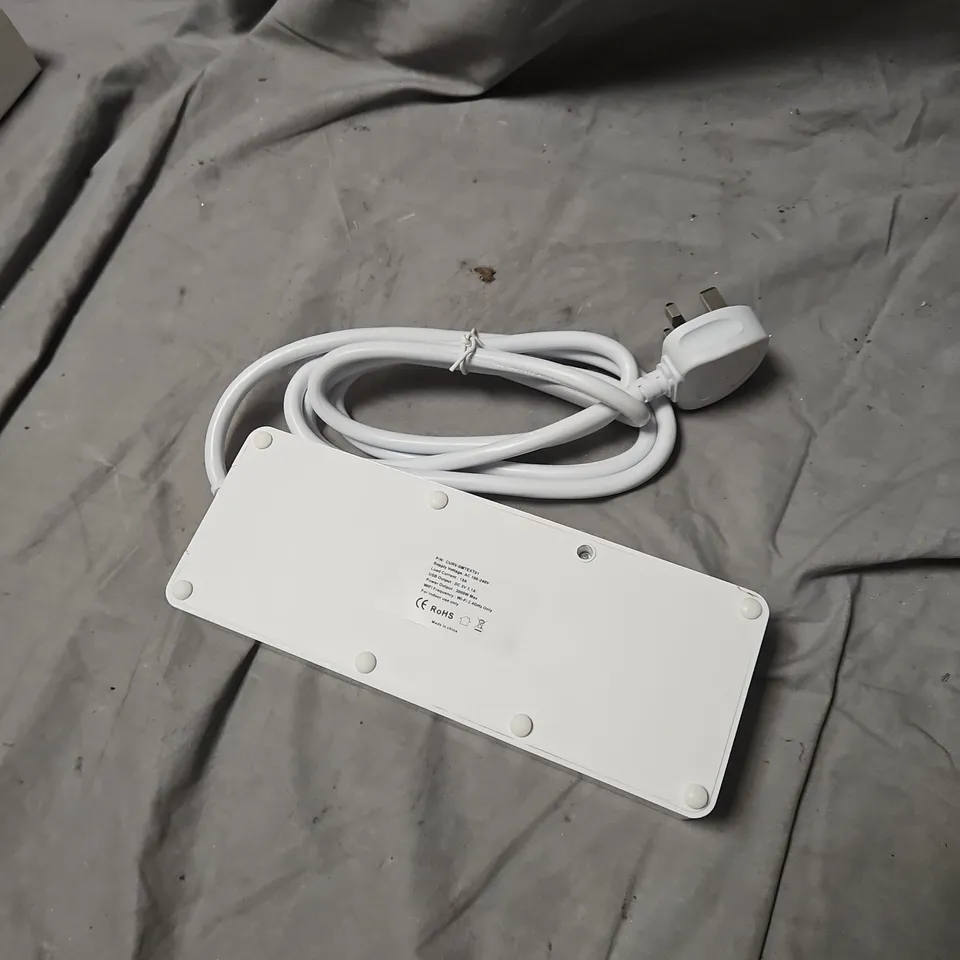 CURV USB POWER STRIP WITH USB PORTS – WHITE, UK PLUG