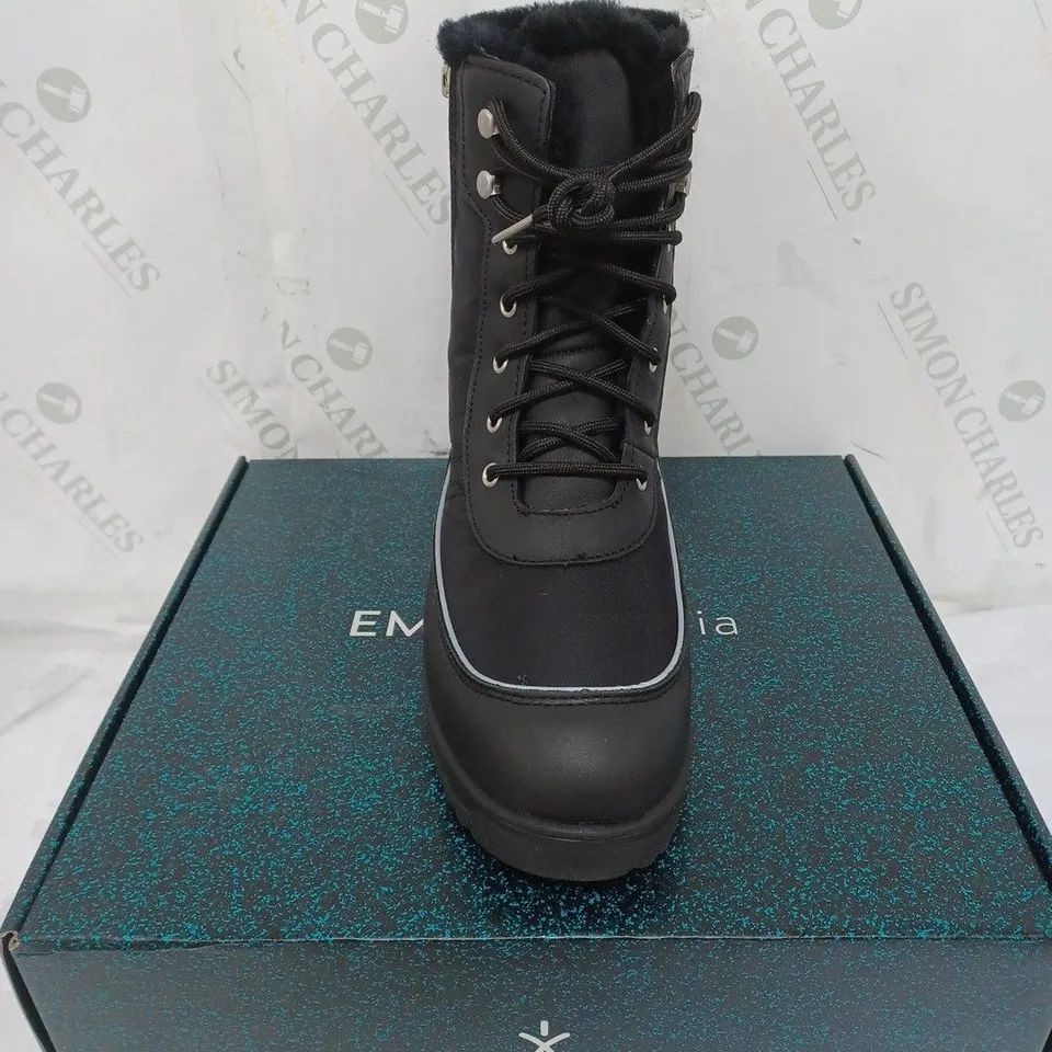 BOXED EMU AUSTRALIA LADIES SNOWY WATERPROOF WITH REFLECTIVE TRIM BOOTS BLACK SIZE 9