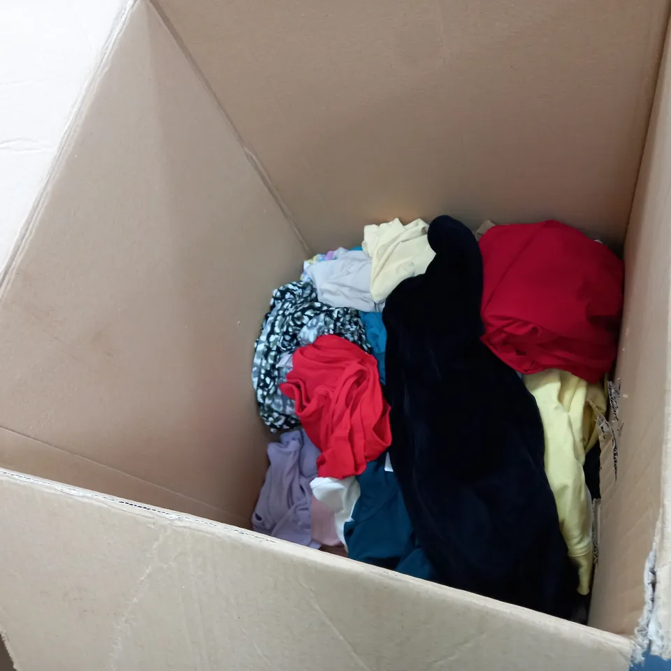 BOX OF APPROXIMATELY 18 ASSORTED CLOTHING ITEMS TO INCLUDE A COTTON TRACKSUIT TOP, A BLACK AND WHITE CARDIGAN AND A NIGHT GOWN