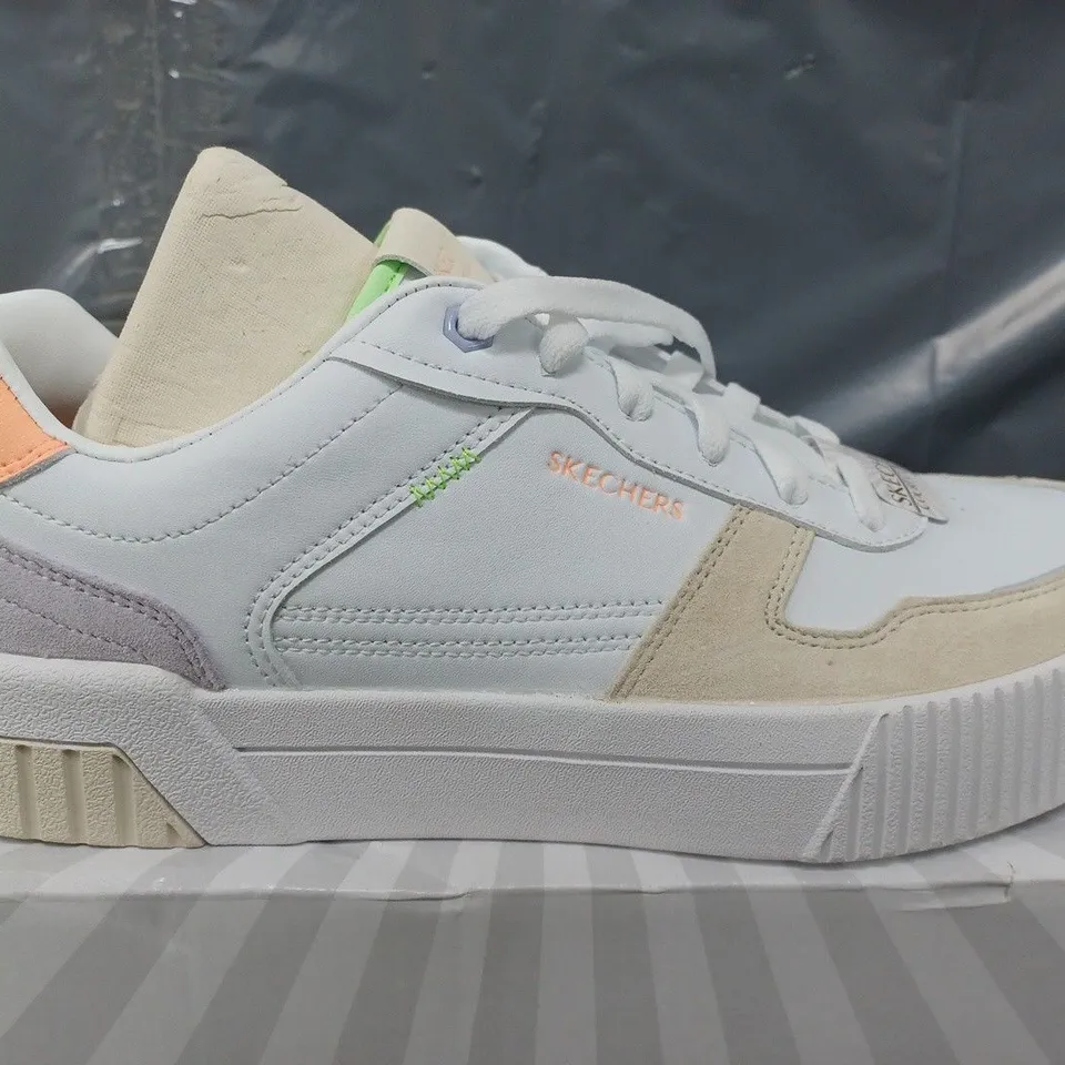 BOXED SKECHERS COURT CLASSIC TRAINERS IN WHITE - UK 7