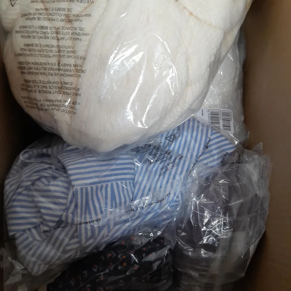 A BOX OF 10 CLOTHING ITEMS TO INCLUDE A WHITE AND GOLD BLOUSE A BLACK/PINK/WHITE JUMPER AND A WHITE THIN TOP