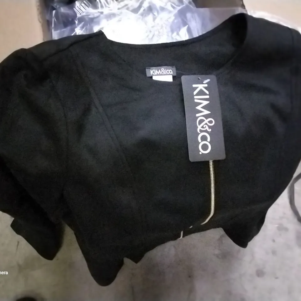 BOX OF APPROXIMATELY 30 ASSORTED BRAND NEW BAGGED KIM AND CO BLACK ZIP UP JACKETS VARIOUS SIZES