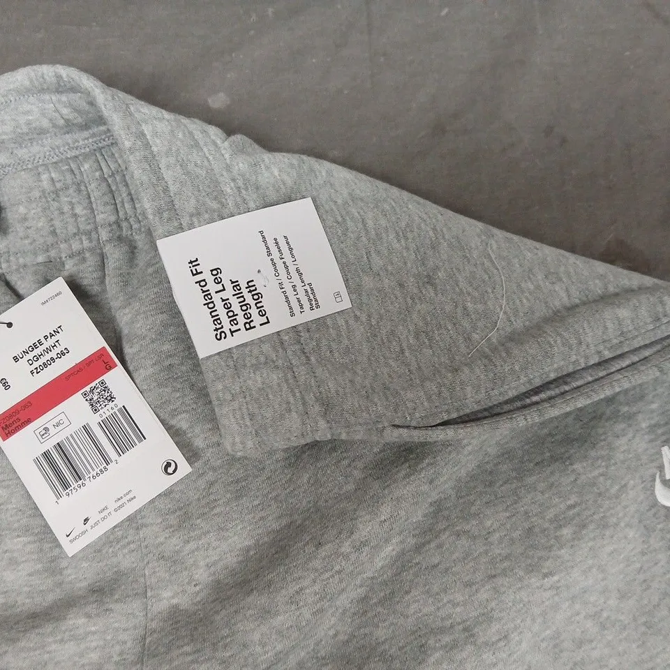 NIKE BUNGEE PANTS IN GREY - L