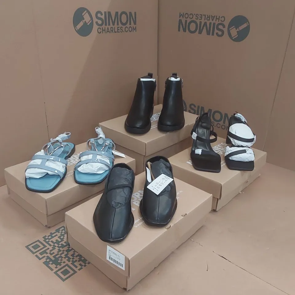 PALLET CONTAINING APPROXIMATELY 60x BRAND NEW ASSORTED DESIGNER SHOES INCLUDING: JD WILLIAMS BOOTS, JD WILLIAMS SANDALS, JD WILLAIMS SHOES, SIMPLY BE HIGH HEELS ECT