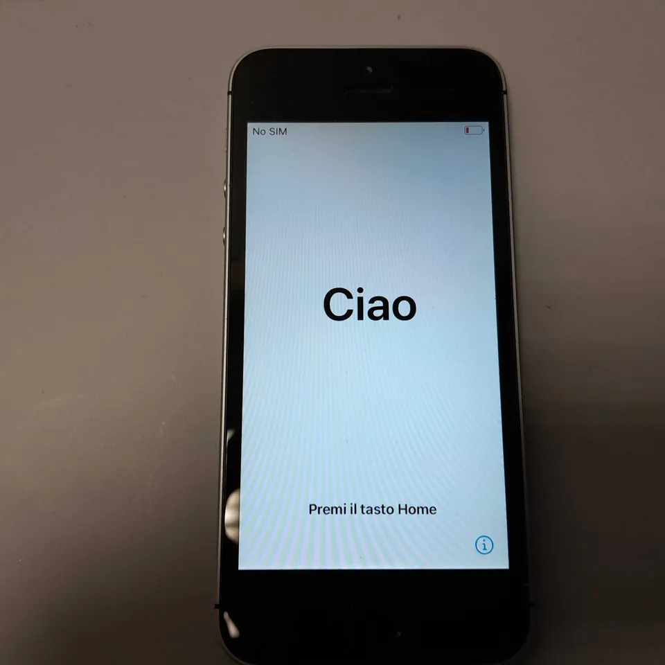 BOXED APPLE IPHONE SE SMARTPHONE