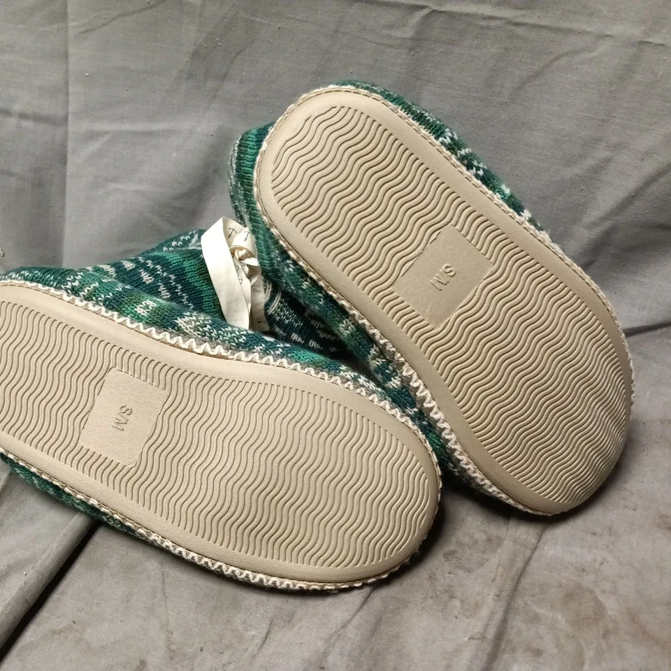 SEASALT SNOOZE SLIPPER BOOTIES – KNITTED GREEN PATTERN, FAUX FUR LINING, UK S/M