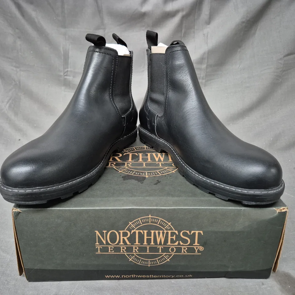 BOXED PAIR OF NORTHWEST TERRITORY ANKLE BOOT IN BLACK SIZE 12