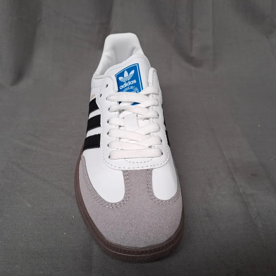 BOXED PAIR OF ADIDAS SAMBA SHOES IN WHITE/BLACK UK SIZE 4.5