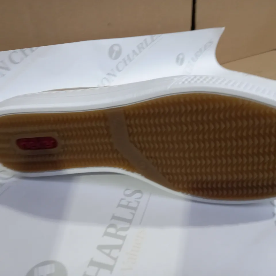 RIEKER GOLD TRAINERS SIZE 7.5