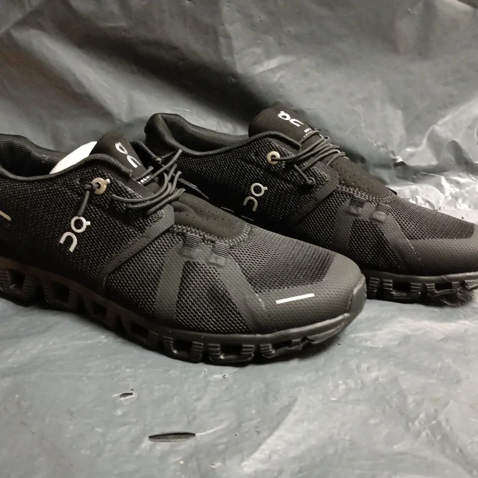 PAIR OF ON CLOUDSURFER TRAINERS IN BLACK SIZE UNSPECIFIED