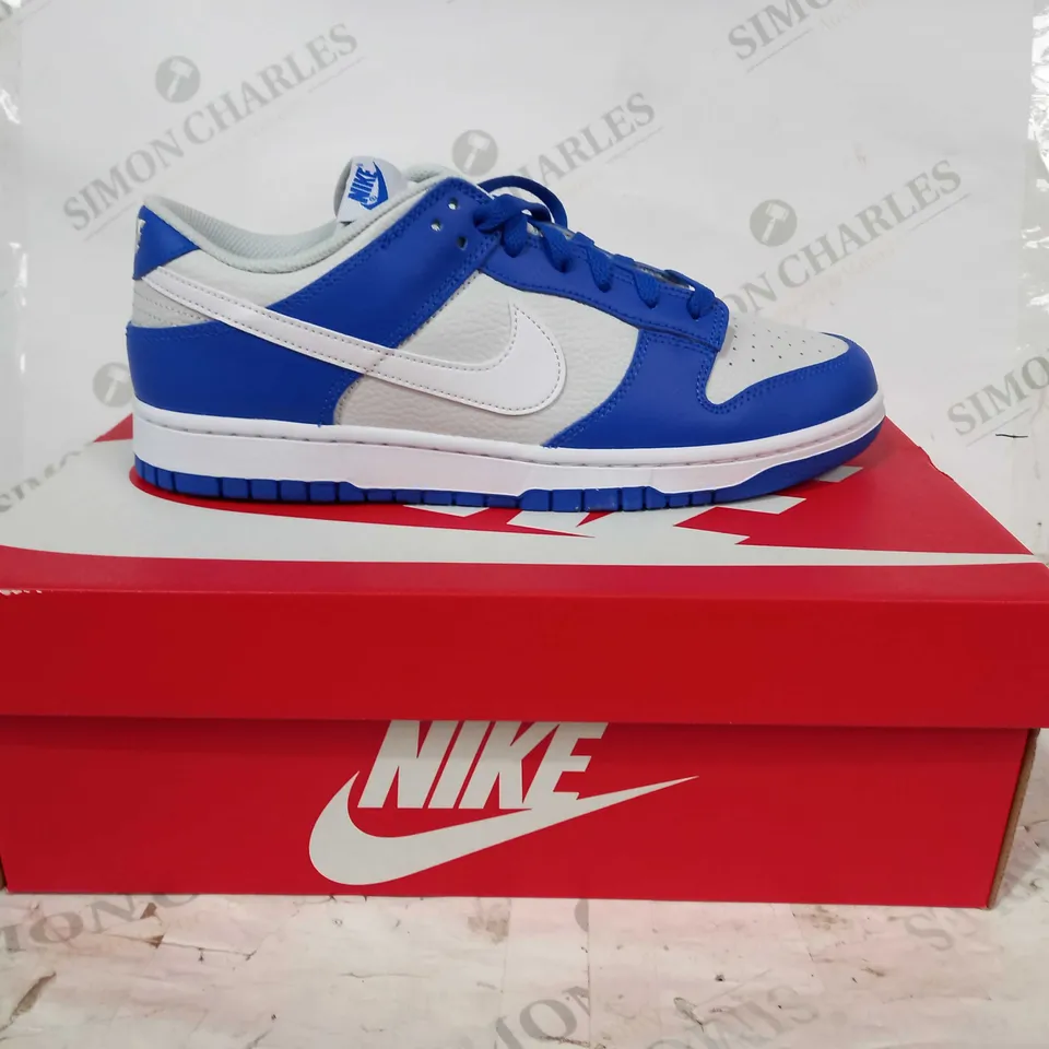 BOXED PAIR OF NIKE DUNK LOW SHOES IN BLUE/LIGHT GREY UK SIZE 9