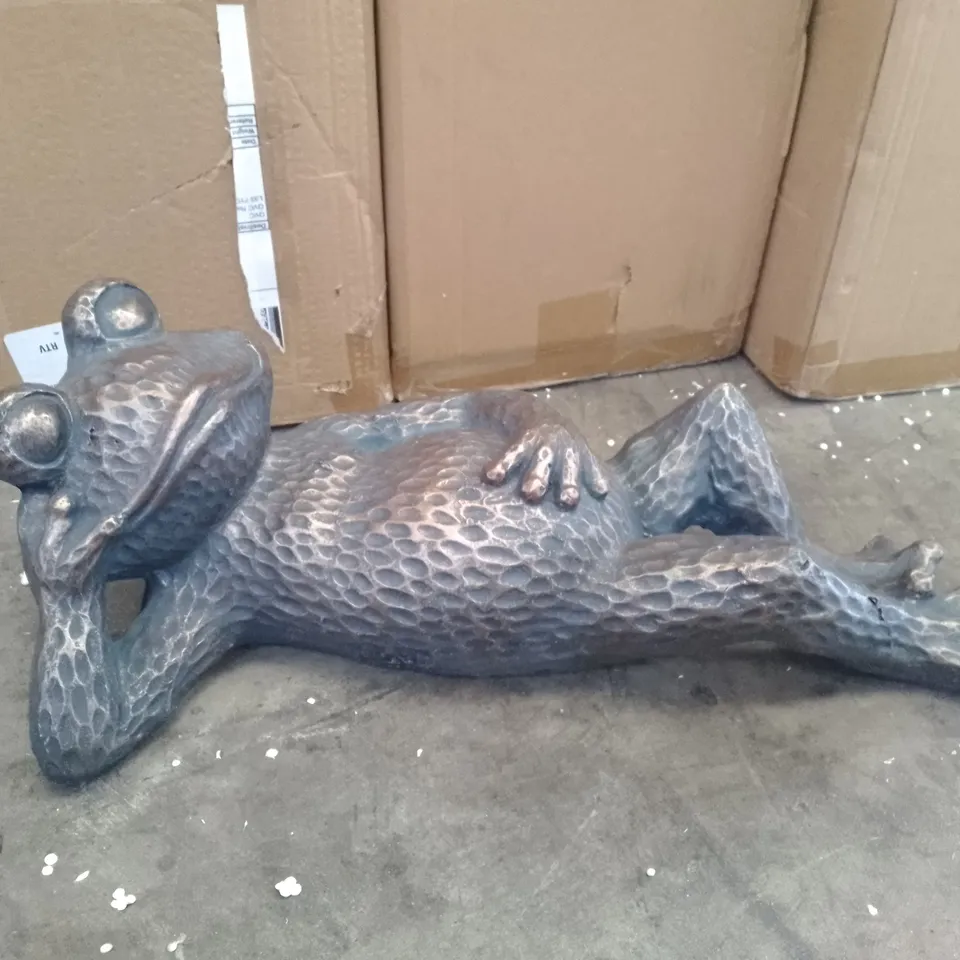BOXED LOUNGING GARDEN FROG
