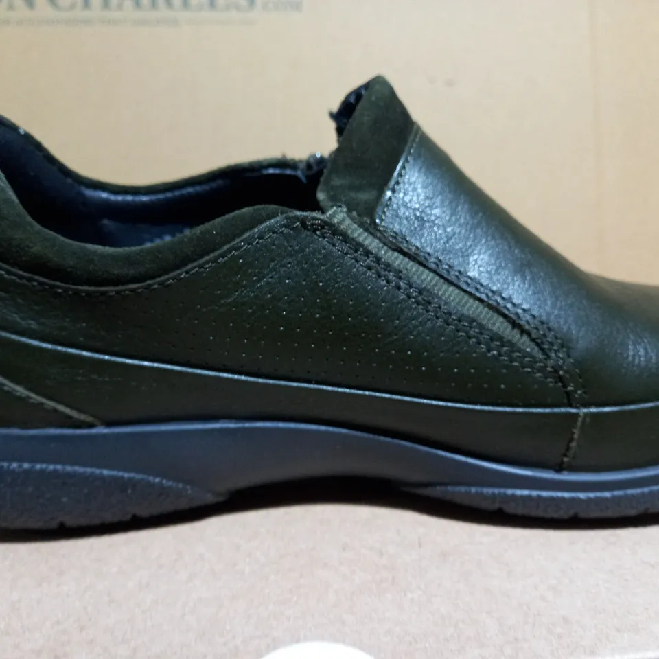 HOTTER ASTER WOMENS EVERGREEN SHOES - SIZE 5.5