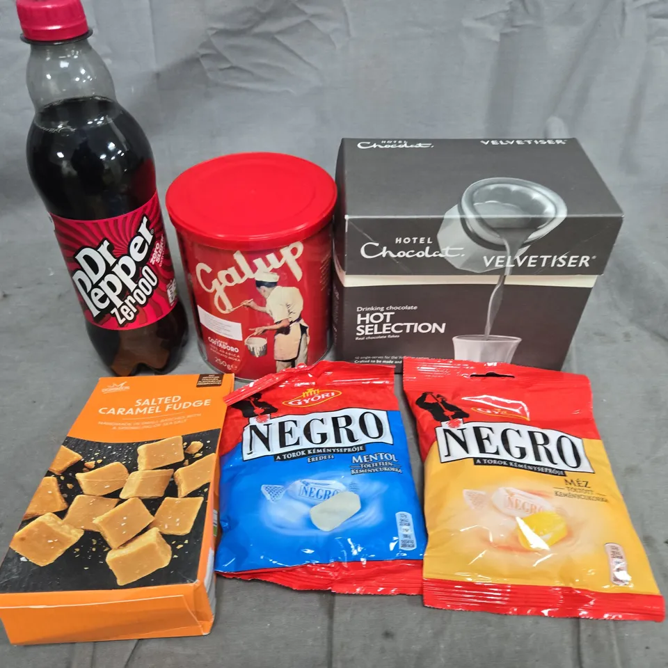 APPROXIMATELY 5 ASSORTED FOOD ITEMS TO INCLUDE - DR PEPPER, FUDGE AND HOTEL CHOCOLAT