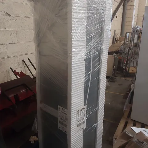 AEG BUILT-IN EXTRATALL FRIDGE FREEZER SCE819E5TS WHITE