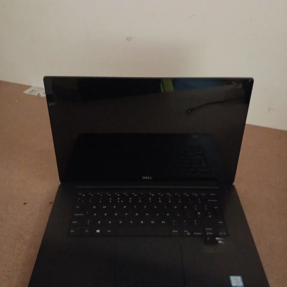 DELL XPS LAPTOP – SILVER