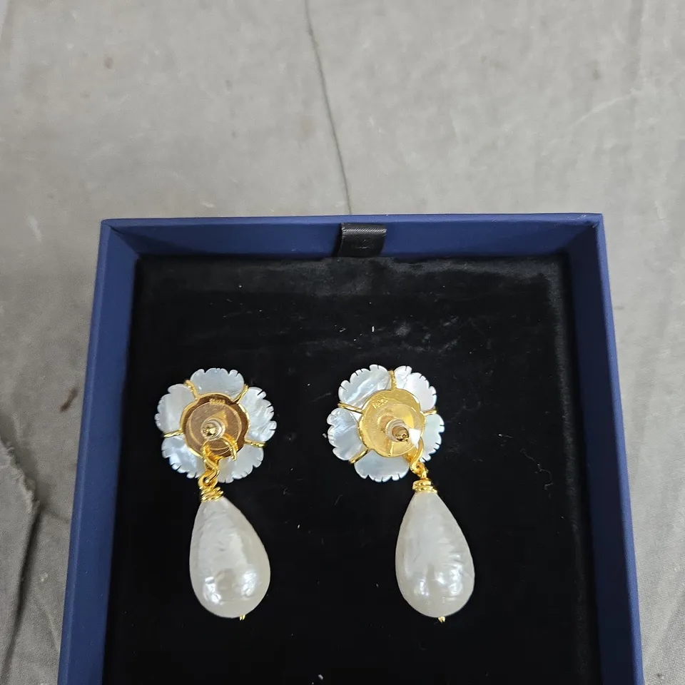 BUTLER & WILSON EARRINGS – FLOWER MOTIF WITH TURQUOISE CENTRES AND TEARDROP DROPS 