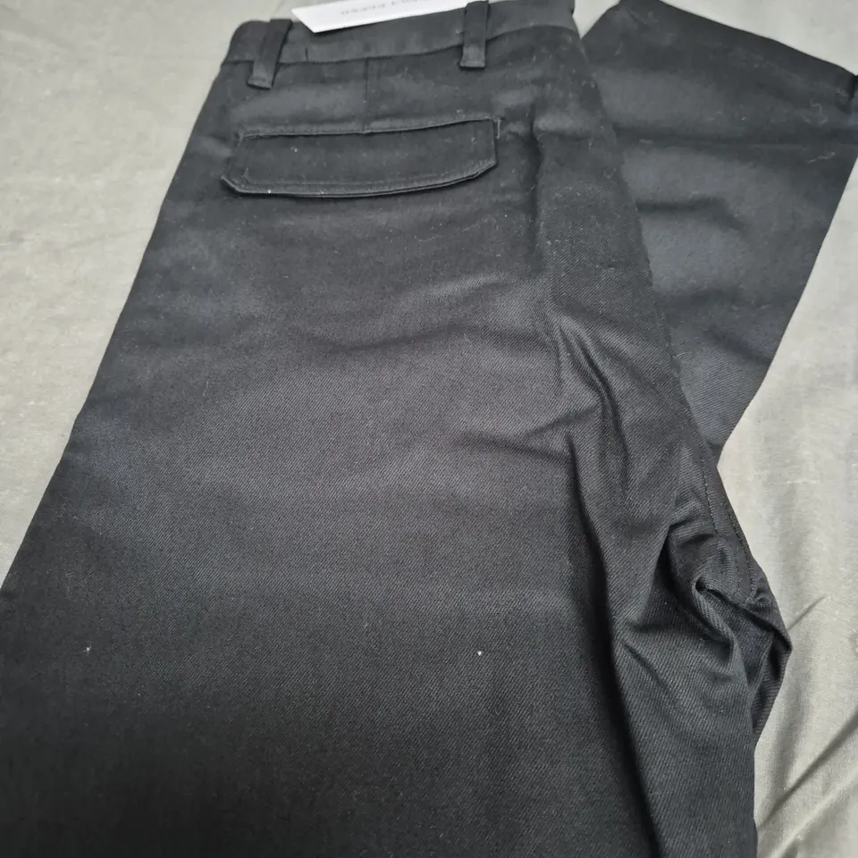 DAILY PAPER CARGO PANTS IN BLACK - L