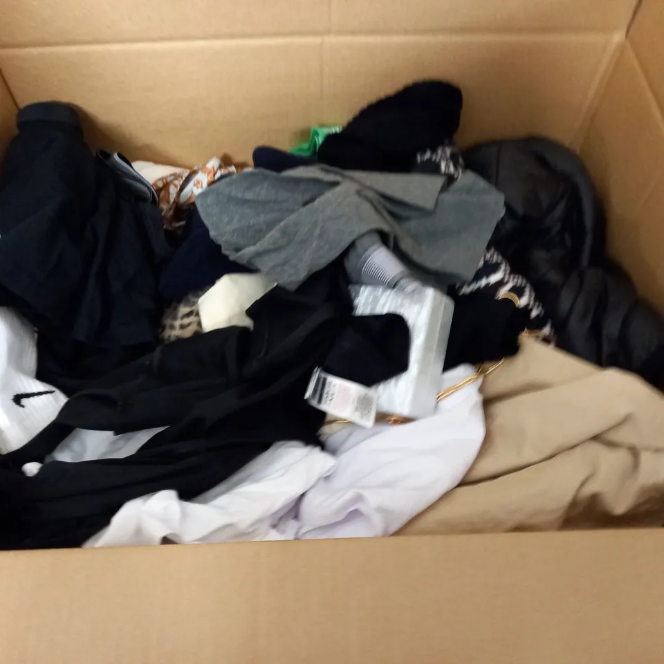 LARGE QUANTITY OF ASSORTED CLOTHING ITEMS TO INCLUDE CANTERBURY, BUSBY & FOX AND GYMSHARK
